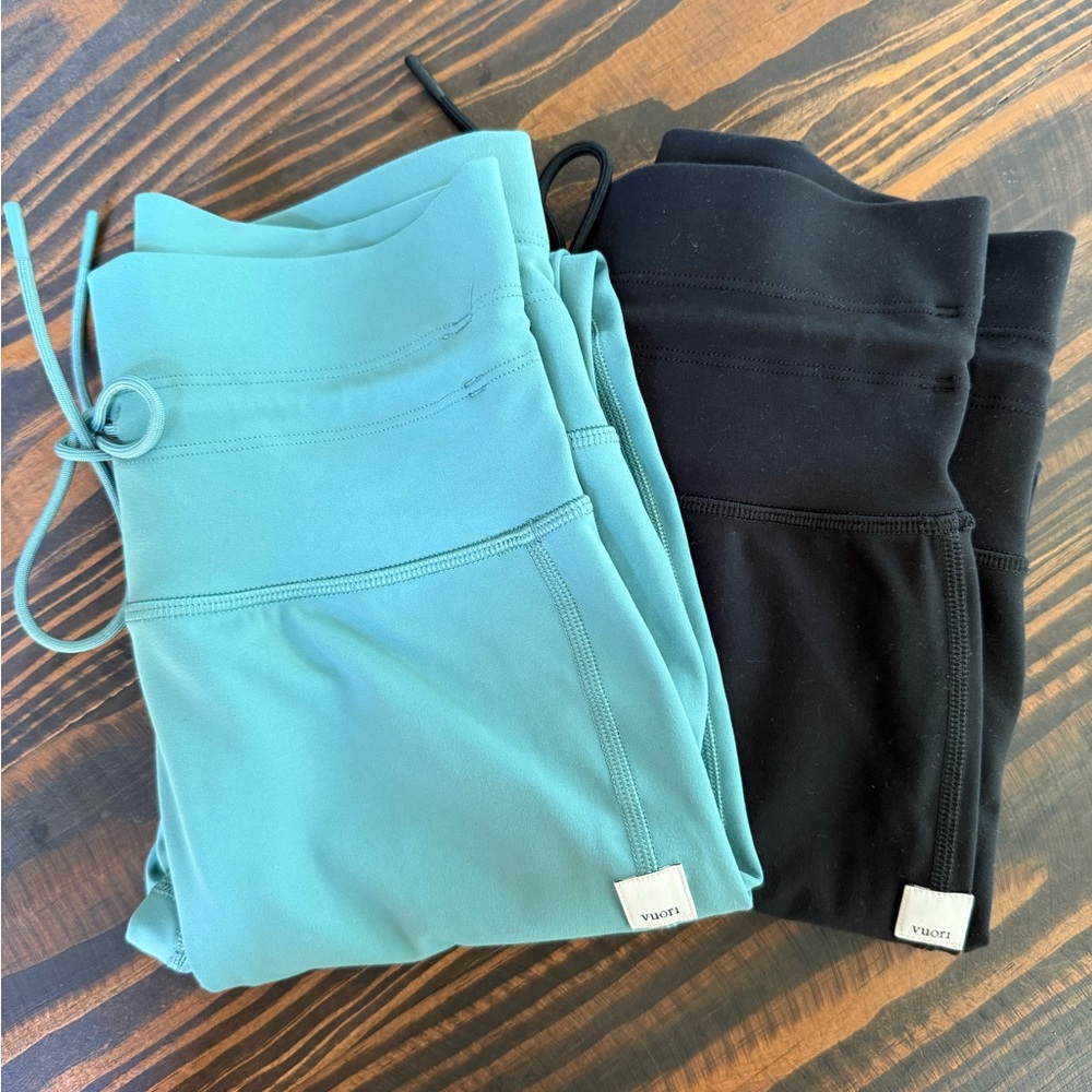 Vuori Daily Form Women's Leggings - Bluegrass and Black